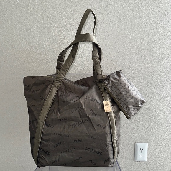 Pink travel tote bag with a matching pouch, brand new with a tag - Picture 1 of 12